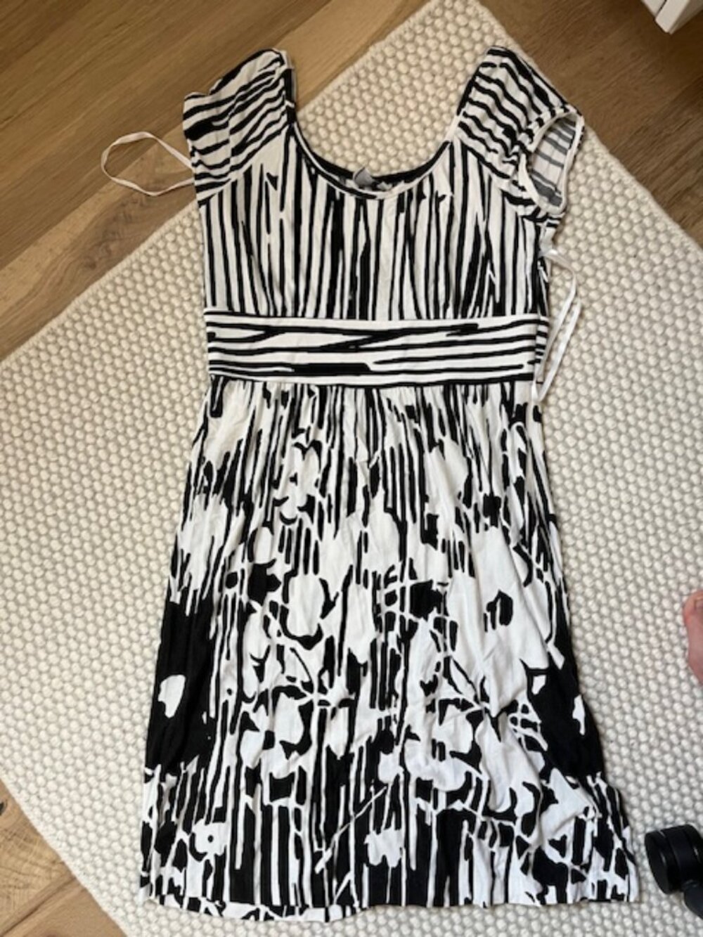 Cap Sleeve Floral Black and White Tibi Dress Size M